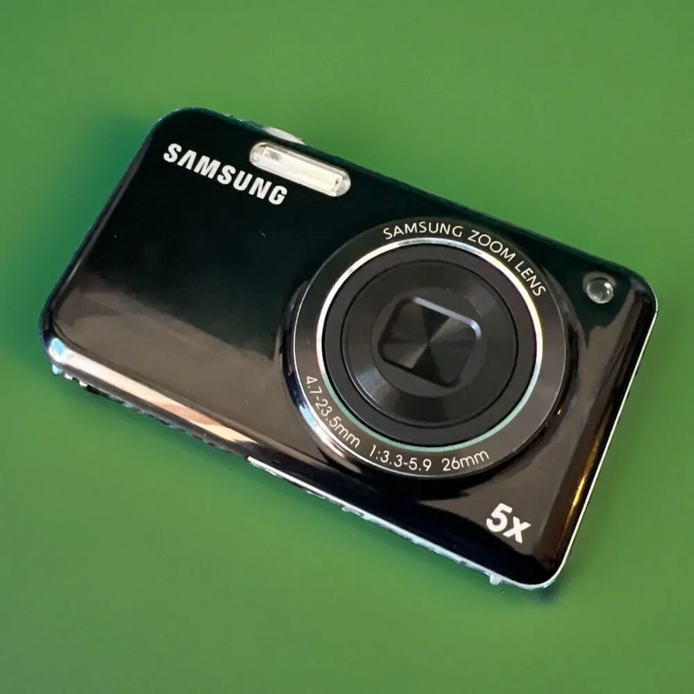 Samsung PL20 14.2MP 5x Optical Zoom Red Digital Camera Black - w Battery Charger